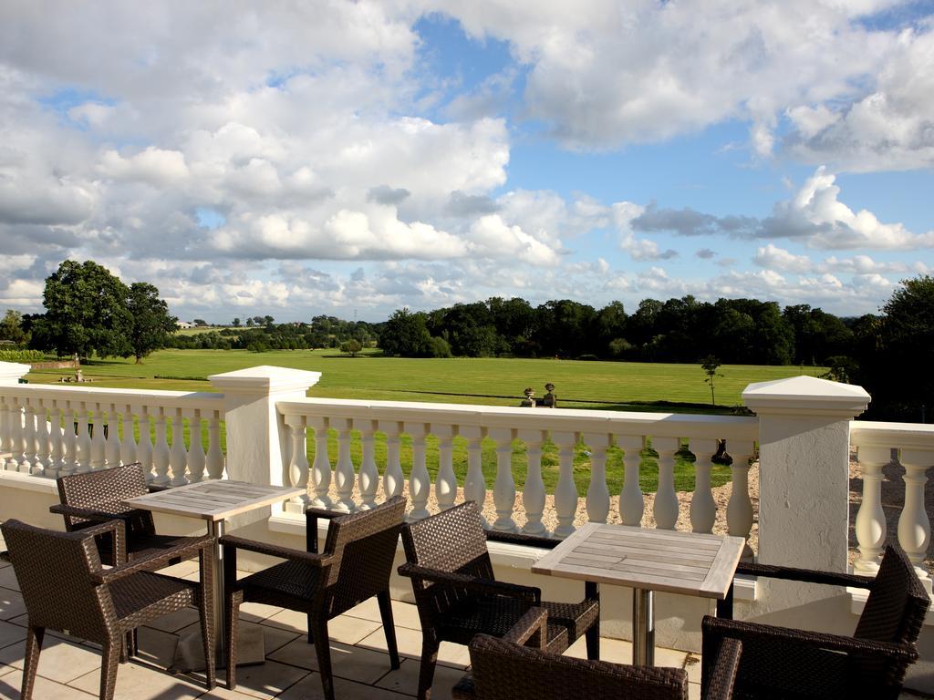 De Vere Wokefield Estate Reading Exterior foto
